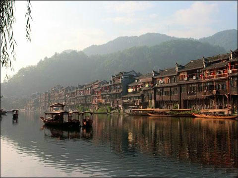 A線(xiàn)：猛洞河、芙蓉鎮(zhèn)、鳳凰、苗寨、張家界五日游